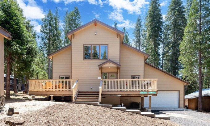 North Wawona House | Yosemite Base Camp- Updated cabin INSIDE Yosemite!