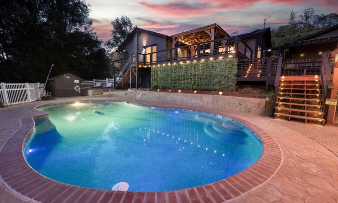 Oakhurst House | Yosemite zen, Pool, Hot tub, Private suite and Views!