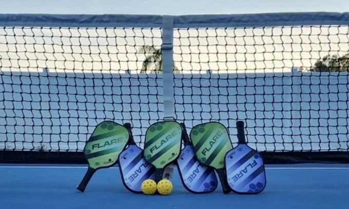Madeira Beach House | You Belong on a Pickleball Court ! 5-min to Beach-Food-Shops ! Full Kitchen