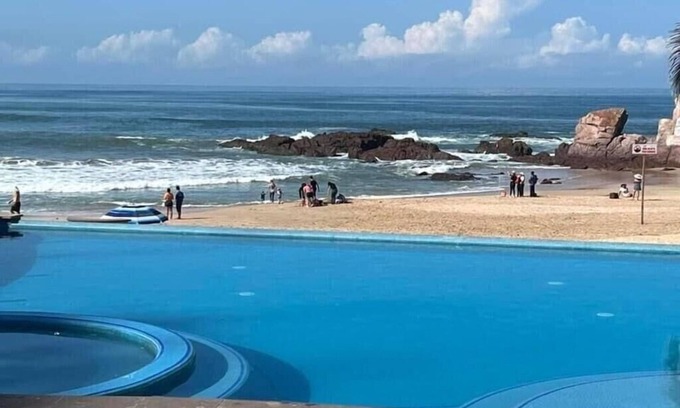 Cerritos House | YOU CAN BE IN THE POOL SWITH A BEAUTIFULSUNSET AND BEAUTIFUL FROM MAZATLAN