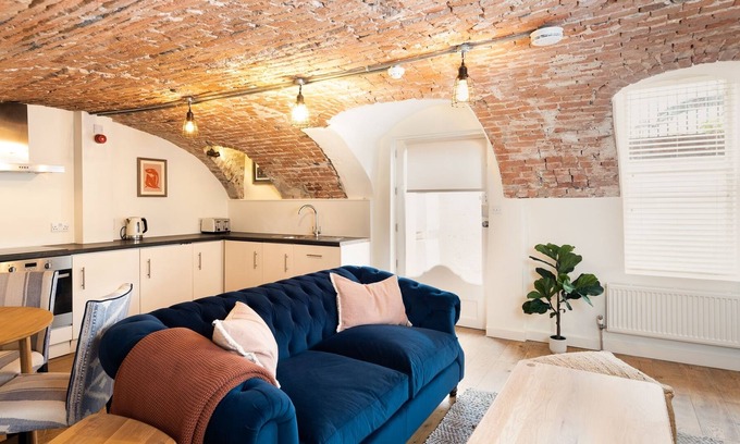 Redcliffe Apartment | Your Apartment Redcliffe Parade No9 I Lower Ground