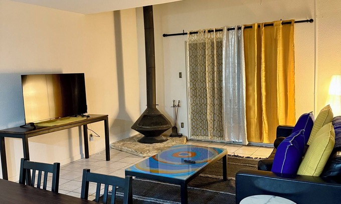 Austin House | Your Austin Escape – 15 Minutes from Zilker & Barton Springs