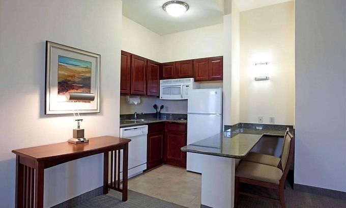 Highlands - Perkins Hotel | Your Baton Rouge Retreat! 4 Comfortable Suites w/Kitchens! Pets are Welcome!