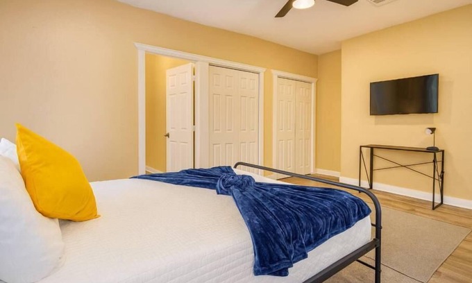 Nevada Street House | Your Downtown Sanctuary: A Stylish 3 Bedroom Home