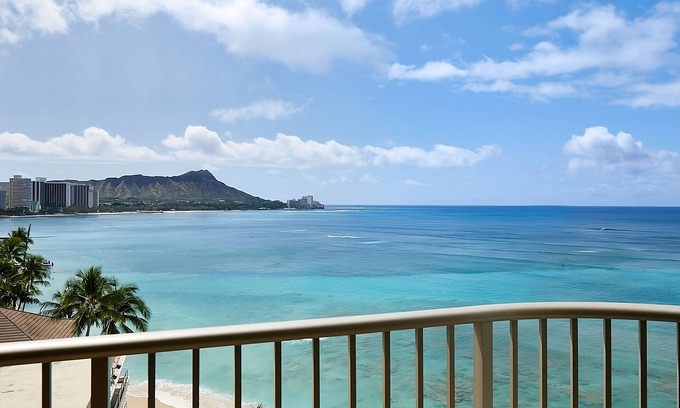 Waikiki Hotel | Your Exciting Honolulu Vacation Starts Here! 3 Ocean Front Units, Dining, Pool!