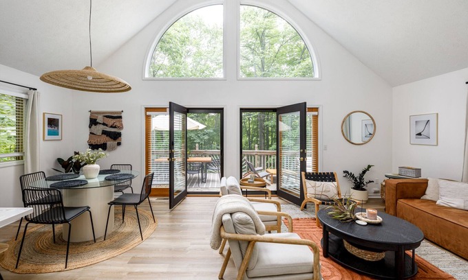 Cedar Ski Chalet | Your Fall Retreat Awaits at the Old Mountain House