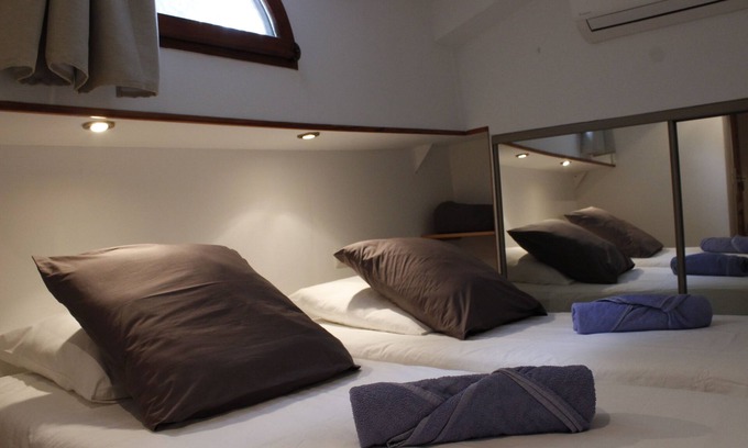 Villepinte Boat Rental | Your guest cabin in a luxury barge on the Canal du Midi