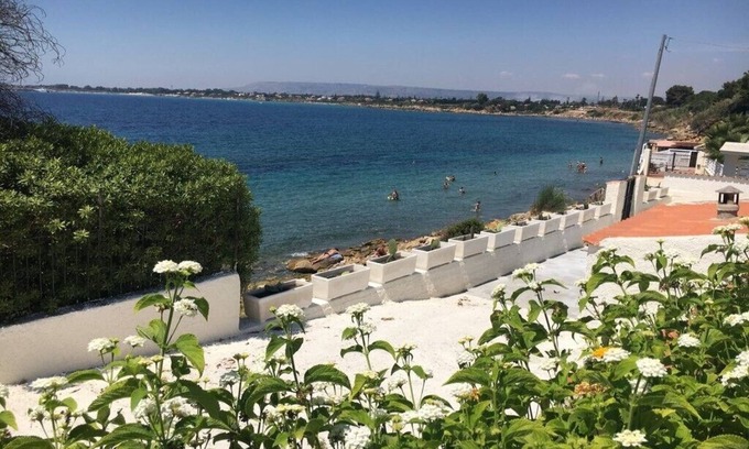 Punta Milocca Villa | Your home 3 meters from the sea