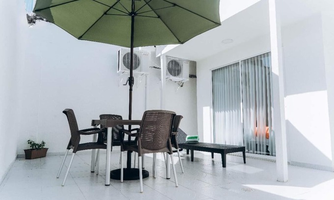 San Andres House | your home away from home, 4 pax, ac, wi-fi, kitchen, private patio n