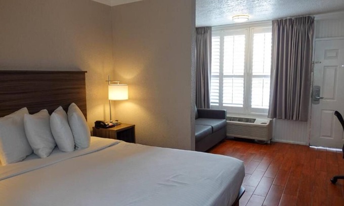 June Park House | Your Home Away From Home! 2 Serene Units, Free Breakfast, Free Parking