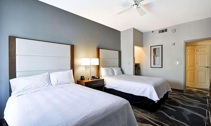 Camelback East Hotel | Your Home Away from Home in Phoenix! Outdoor Pool, Free Breakfast, Full Kitchen!