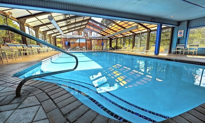 Orchard District Hotel | Your Home Away From Home! Pool, Pet-Friendly, Free Parking, On-Site Restaurant