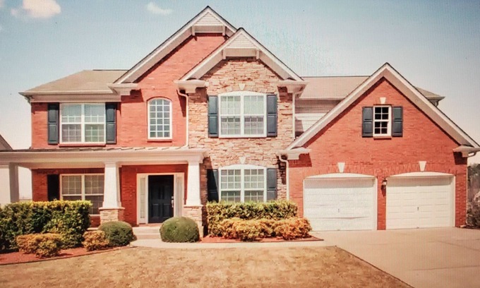Sugar Hill House | Your Home away from Home - 5mi from Ashton Gardens & 10mi from Lake Lanier