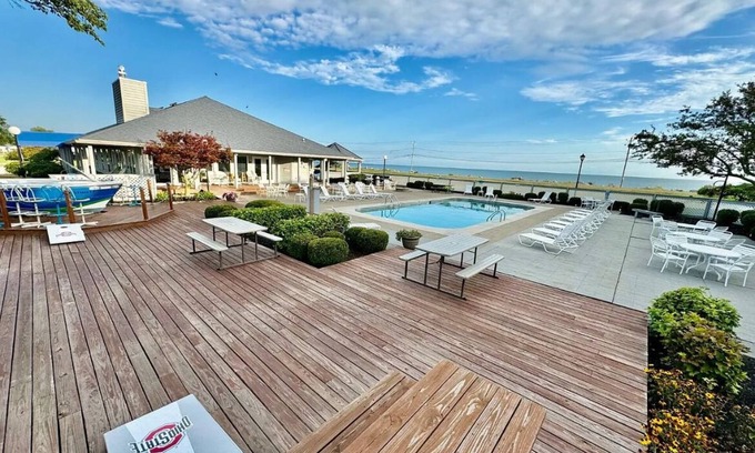 Port Clinton Condo | Your Lake Erie Islands' Getaway Condo for 6 with a Clubhouse and Pool!