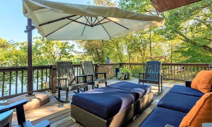 Mid America House | Your Lakefront Luxury