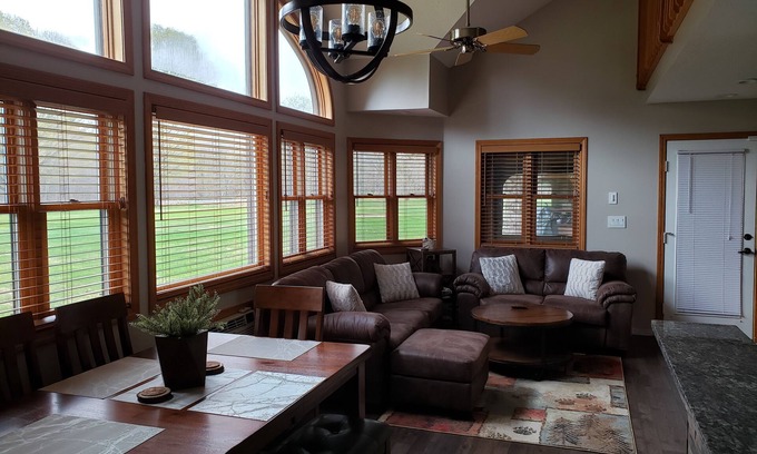 Woodstock Condo | Your Luxurious Home Away from Home in the Beautiful White Mountains