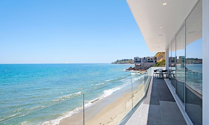Los Angeles County House | YOUR MALIBU BEACHFRONT DREAMS AWAIT