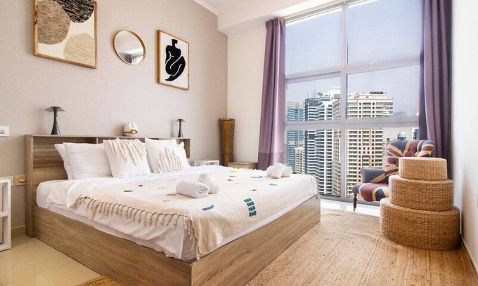 Dubai Marina Apartment | Your Marina Escape: Charming Apartment in Dubai