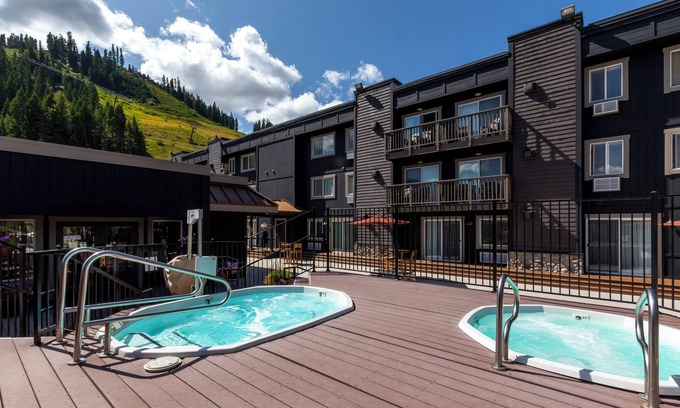 Olympic Valley Hotel | Your Mountain Hideaway! Free Parking, Outdoor Spa Tub, Full Kitchen!