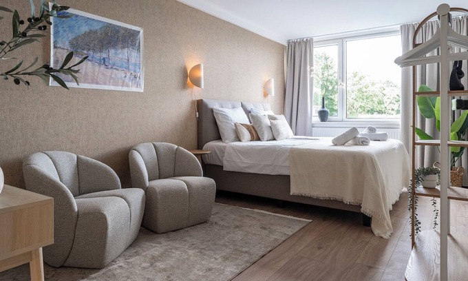 Municipality of Tilburg Apartment | Your perfect student base near University Tilburg! Affordable, comfortable, and just minutes from campus — with a shared kitchen, laundry, and free parking to make your life easier. Study, relax, and enjoy nature all in one place.