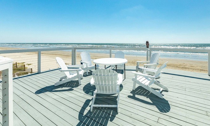 Pirates Beach House | Your pineapple under the sea awaits! Beachfront, Huge Deck, Beach Equip & More