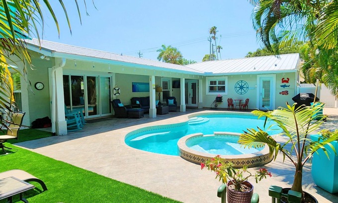 Indian Beach Sapphire Shores House | Your private slice of Paradise for your special get away in a 5 star home.
