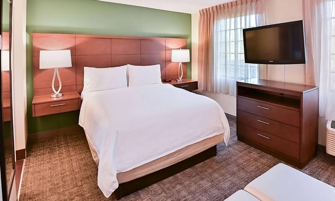Plantation Resort | Your Relaxing Getaway Awaits! Outdoor Pool, Near Bonnett House Museum