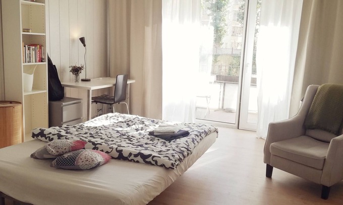 Moabit House | Your room by the Spree