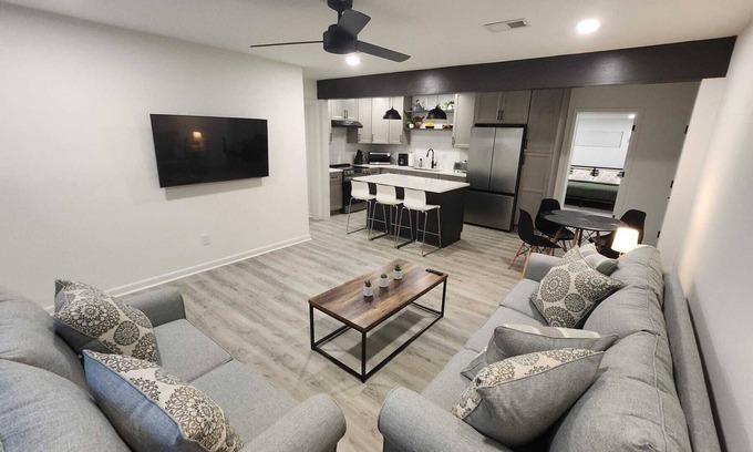 Tallahassee House | Your Tallahassee Home Away From Home-Walking Distance to Stadium & College Town