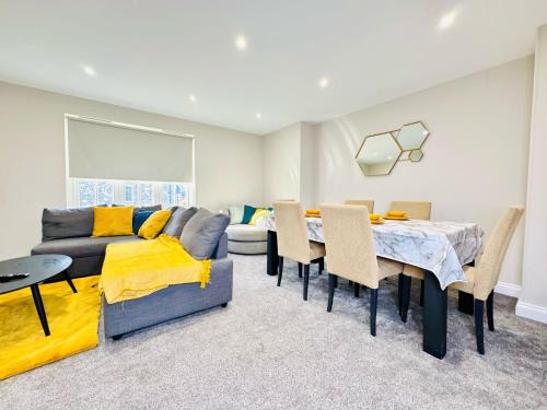 Thetford House | Your Thetford Getaway- Spacious 2 Bedrooms WiFi Accommodates 6 Guests