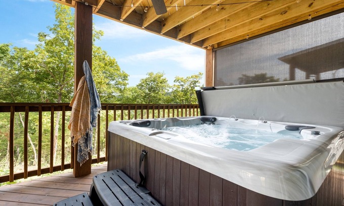 Indian Point Cabin | Your vacation starts here! Next to SDC!