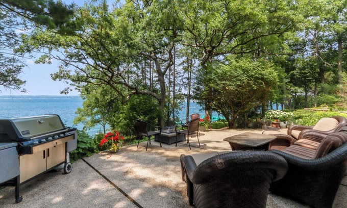 Zenda House | Your Waterfront Retreat with a Sprawling Deck & Amazing Sunsets!