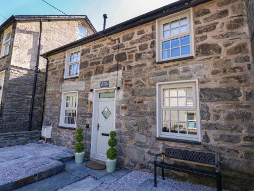 Rhiwbryfdir House | Yr Hen Dy Capel