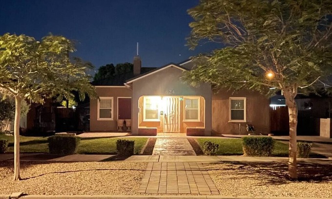 Yuma Townsite House | Yuma's Downtown Cottage with fast Wi-Fi, Yuma's Downtown Cottage