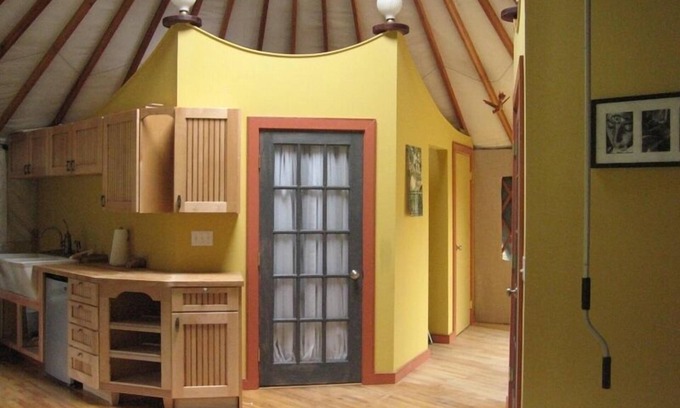 Accord House | Yurt in very private spot on 27 acre Horse Farm w/ hot tub