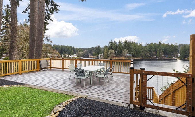 Lacey House | Z Cabin: Vintage Lakeside Retreat w/Private Dock