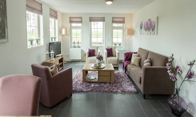 West-Graftdijk Villa | Zaanse style holiday home 15 km. from Alkmaar