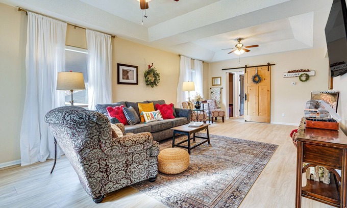 Zanesville Apartment | Zanesville Apartment w/Porch - 3 Mi to Downtown!