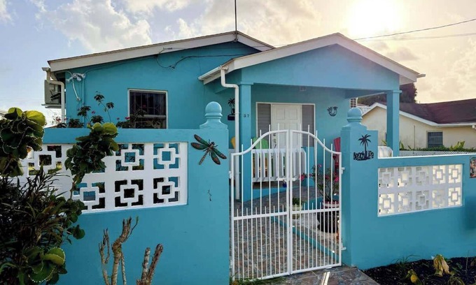 Douglas House | ZenBreak Steps to the Sea 3Bd