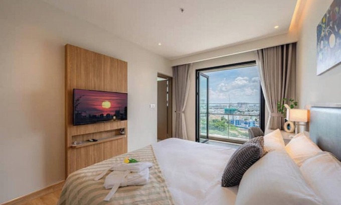 District 1 Apartment | Zenity: 6BR for Your Saigon Life - Pool, Gym in D1