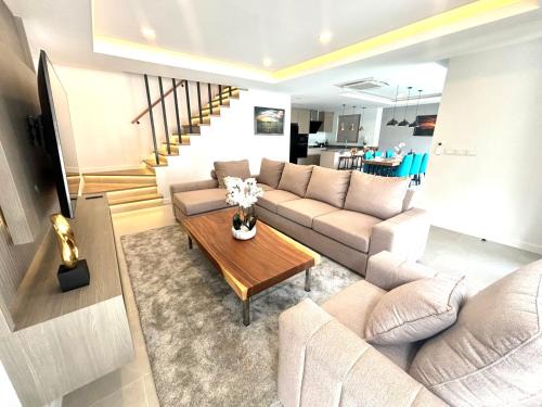 Central Pattaya Villa | Zensiri Stylish Brand New Pool Villa