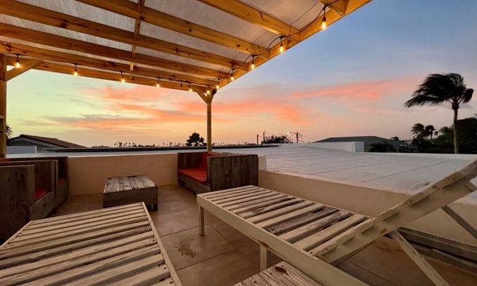 Opal House | Zentasy - Sea & Sunset View Villa 4 car min to High Rise