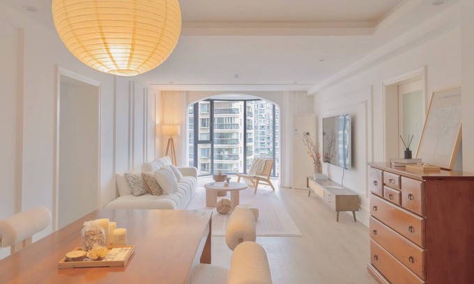 Downtown Shanghai Hotel | ZHome-Sun Wonderland Apartment