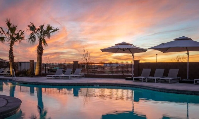 Hurricane Resort | ZION VILLAGE RESORT "HEATED POOL SIDE 5 BDRM"