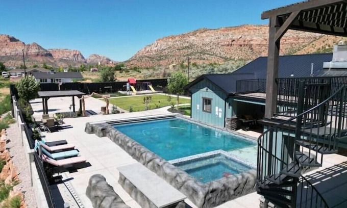 Colorado City Villa | Zion Vista 7BR/5.5BA Poolside Manor Near Zion: Sauna, Hot Tub, Golf, Gym