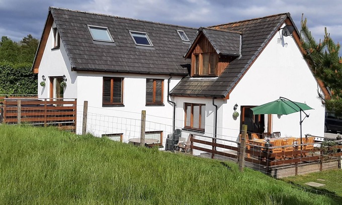 Alvie House | Zippity-Do-Da House, 4 Bedroom, 4 Bathroom, Cinema Room and Hot Tub.