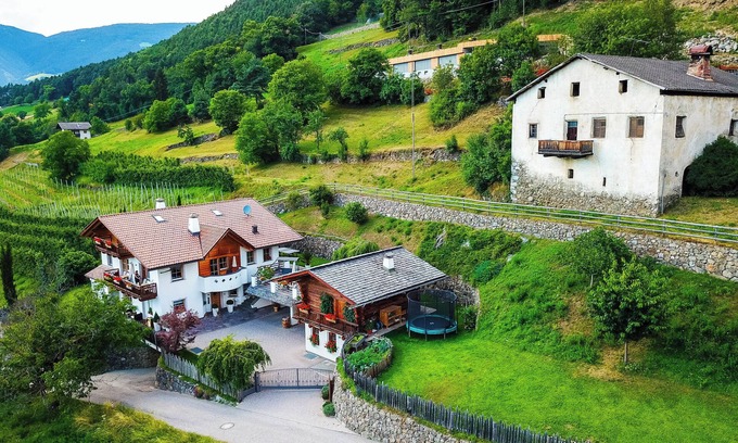 Lajen Apartment | Zirbelholzapartement am Eingang des Grödnertals