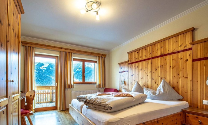 Bad Kleinkirchheim Cottage | Zirbenzimmer - Gasthof Raunig