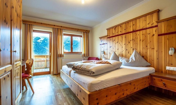 Bad Kleinkirchheim Cottage | Zirbenzimmer - Gasthof Raunig