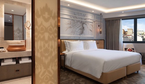 Suite, 1 King Bed with Sofa bed, Non Smoking, Courtyard View